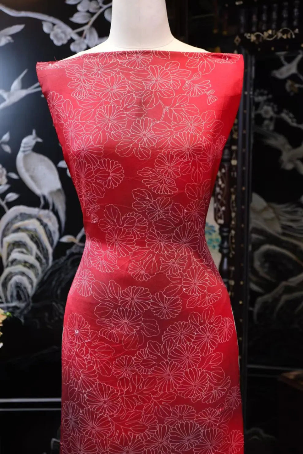 朱红菊影 · 纤线繁花真丝面料 | Scarlet Bloom - Linear Chrysanthemum Silk Fabric