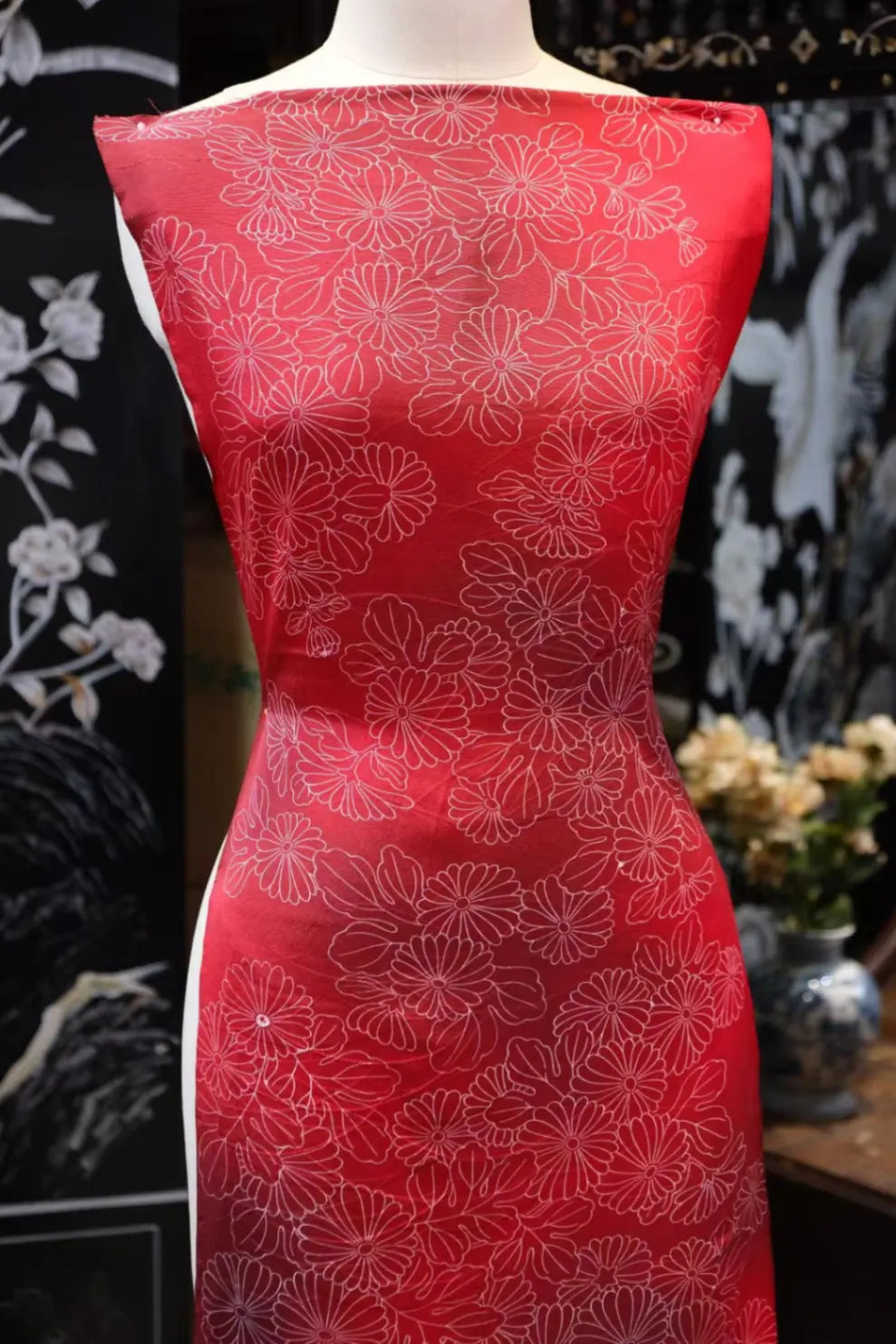 朱红菊影 · 纤线繁花真丝面料 | Scarlet Bloom - Linear Chrysanthemum Silk Fabric