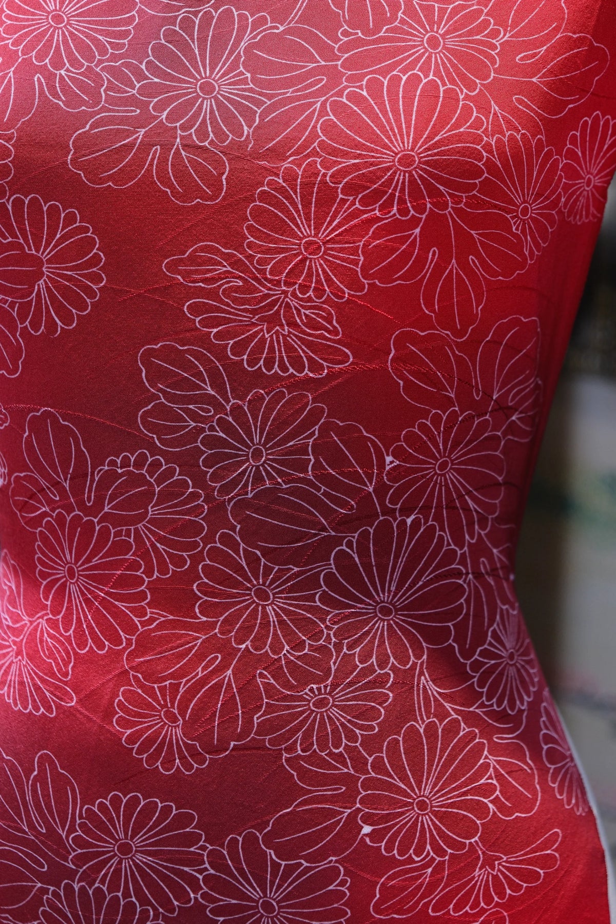朱红菊影 · 纤线繁花真丝面料 | Scarlet Bloom - Linear Chrysanthemum Silk Fabric