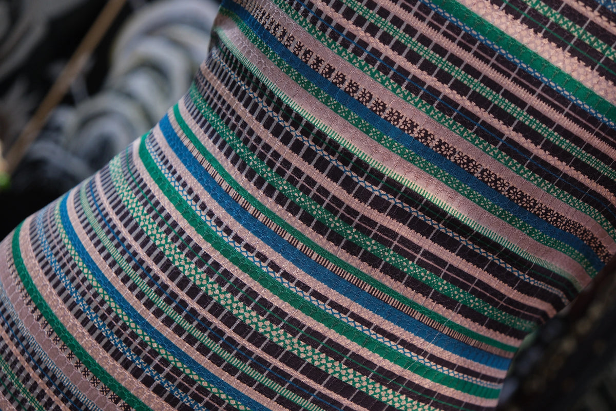 翠羽织锦 · 横织条纹真丝面料 | Emerald Loom - Woven Stripe Silk Fabric