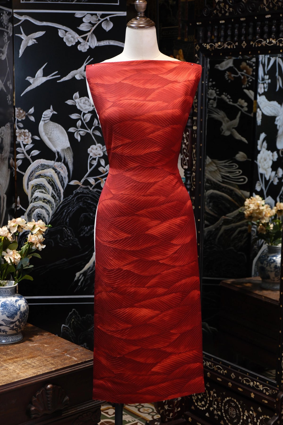 丹枫交织 · 浮雕叶脉真丝面料 | Maple Weave - Embossed Leaf Silk Fabric