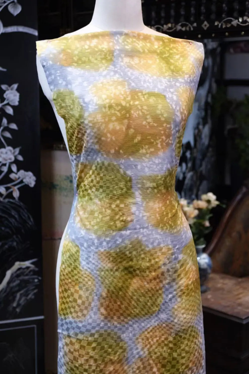 青晶微澜 · 方格晕染真丝面料 | Verdant Ripple - Checkered Gradient Silk Fabric
