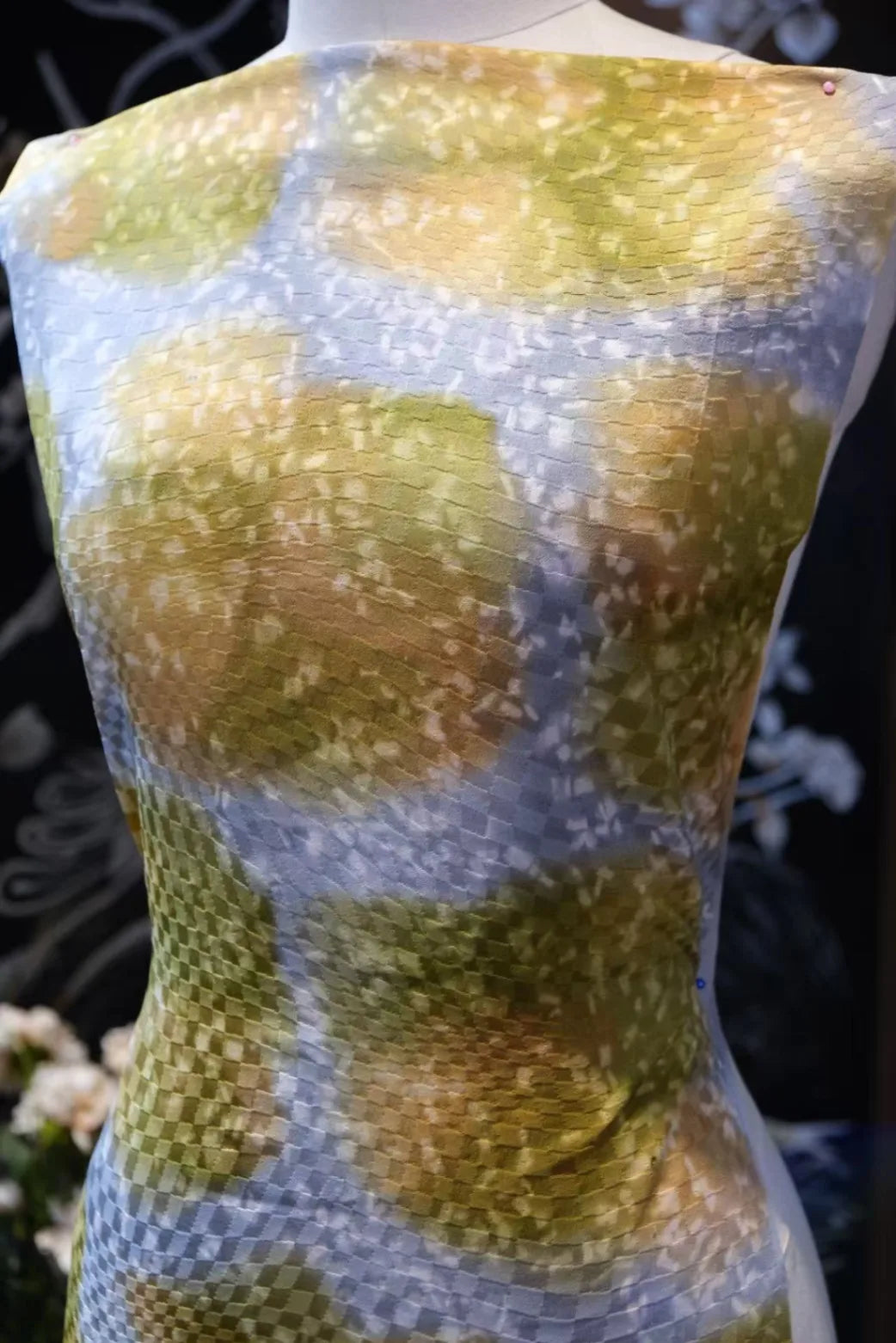 青晶微澜 · 方格晕染真丝面料 | Verdant Ripple - Checkered Gradient Silk Fabric