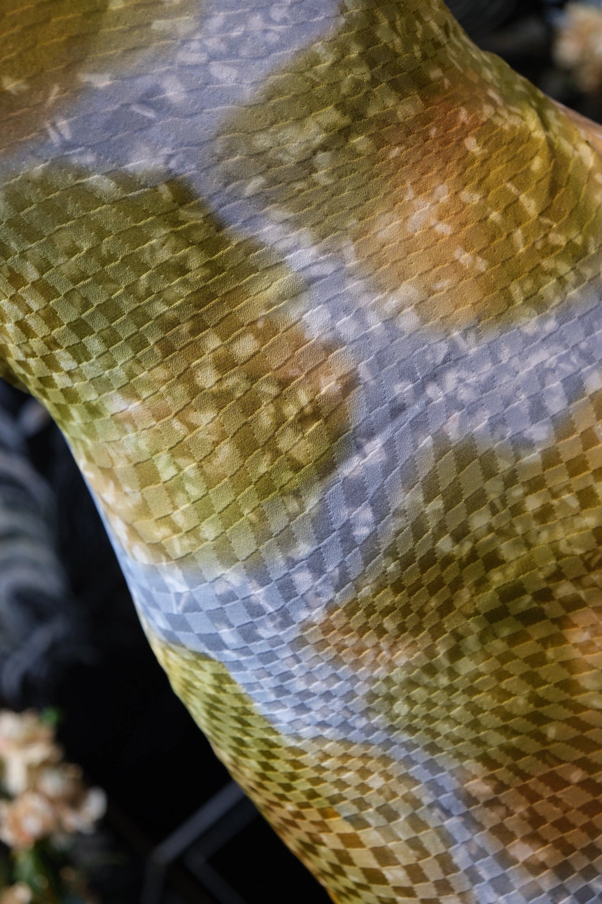 青晶微澜 · 方格晕染真丝面料 | Verdant Ripple - Checkered Gradient Silk Fabric