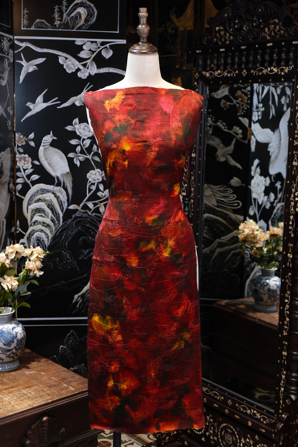 赤霞浮影 · 渲染花叶真丝面料 | Scarlet Mirage - Gradient Floral Silk Fabric