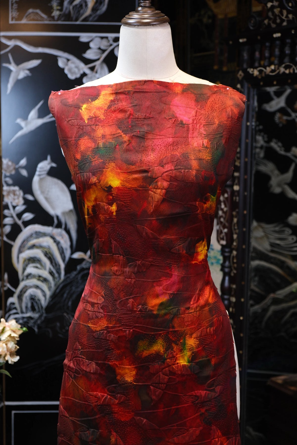 赤霞浮影 · 渲染花叶真丝面料 | Scarlet Mirage - Gradient Floral Silk Fabric
