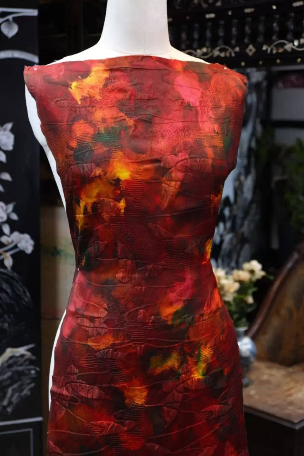 朱砂泼墨 · 浮雕彩晕真丝面料| Crimson Splash - Embossed Watercolor Silk Fabric