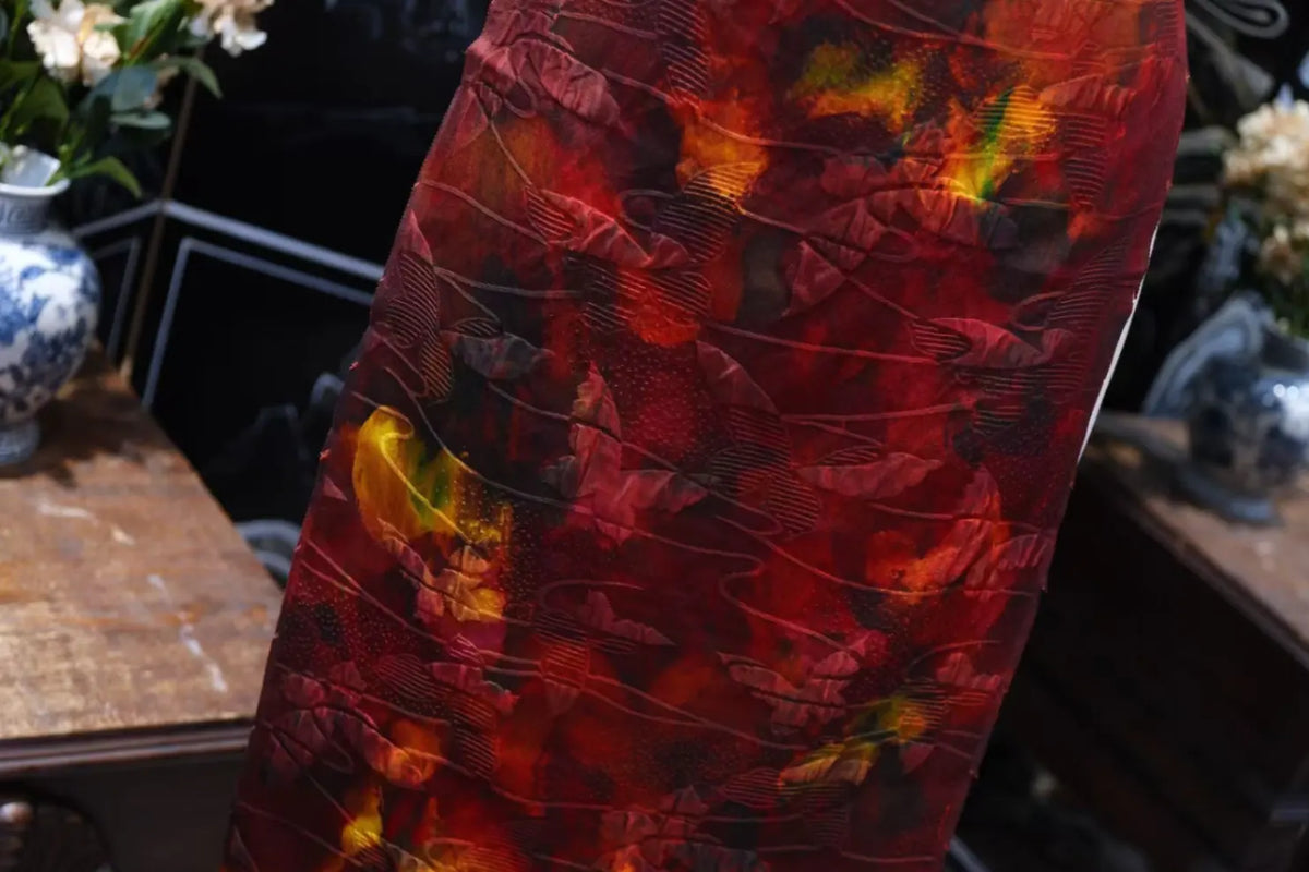 朱砂泼墨 · 浮雕彩晕真丝面料| Crimson Splash - Embossed Watercolor Silk Fabric