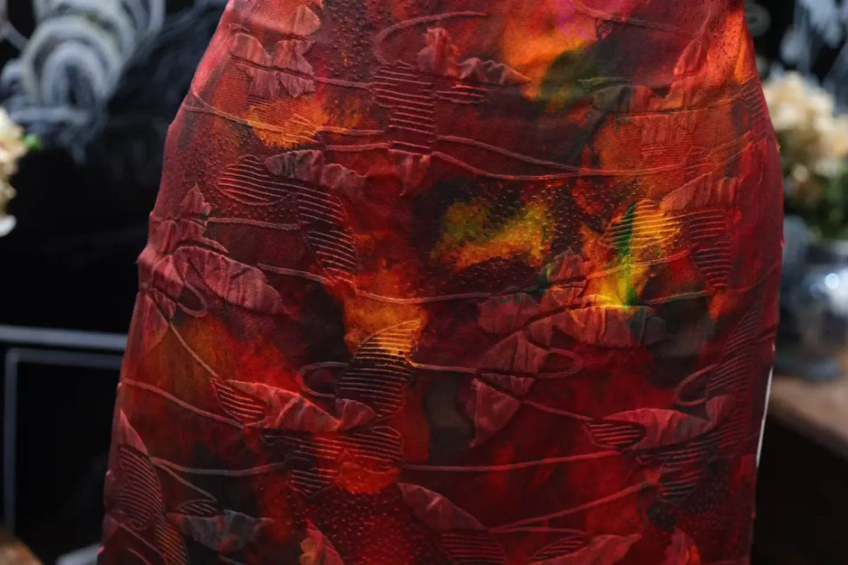 朱砂泼墨 · 浮雕彩晕真丝面料| Crimson Splash - Embossed Watercolor Silk Fabric