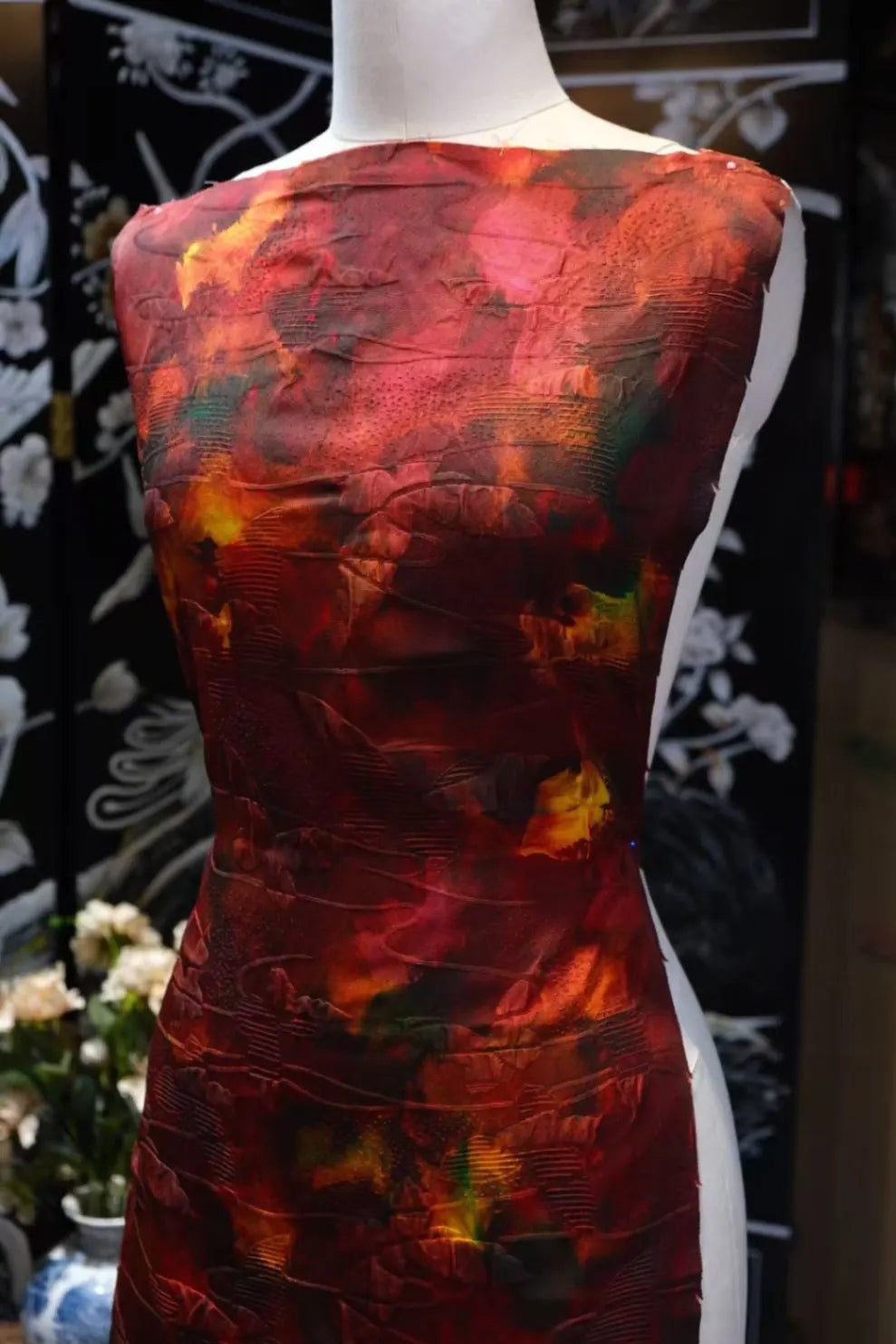朱砂泼墨 · 浮雕彩晕真丝面料| Crimson Splash - Embossed Watercolor Silk Fabric