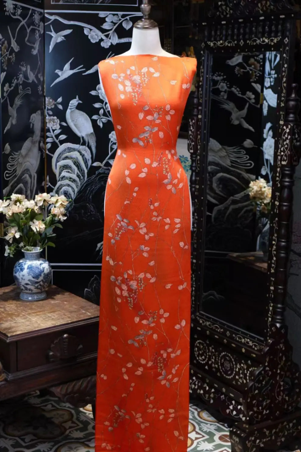 琥珀藤蔓 · 渲染枝叶真丝面料 | Amber Vine - Gradient Botanical Silk Fabric