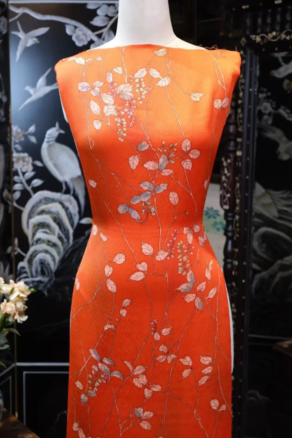 琥珀藤蔓 · 渲染枝叶真丝面料 | Amber Vine - Gradient Botanical Silk Fabric