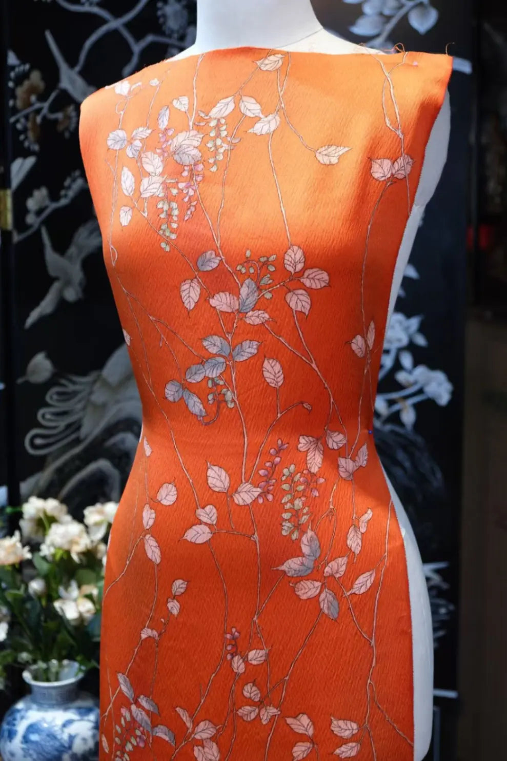 琥珀藤蔓 · 渲染枝叶真丝面料 | Amber Vine - Gradient Botanical Silk Fabric