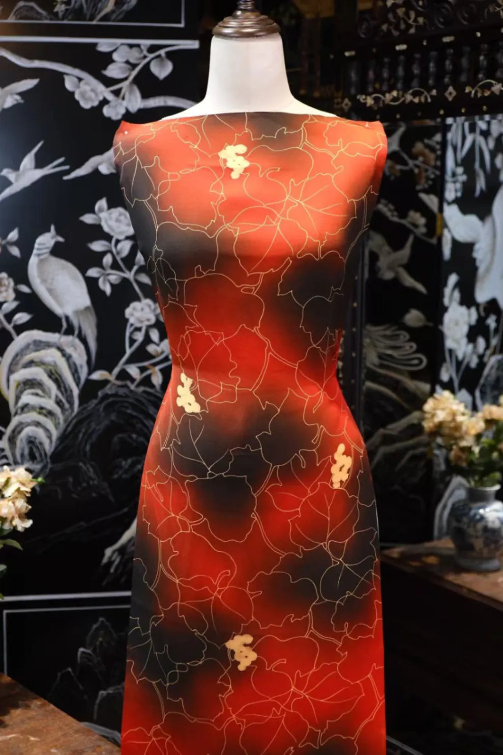 赤霞落叶 · 渐变花叶真丝面料 | Scarlet Foliage - Gradient Botanical Silk Fabric