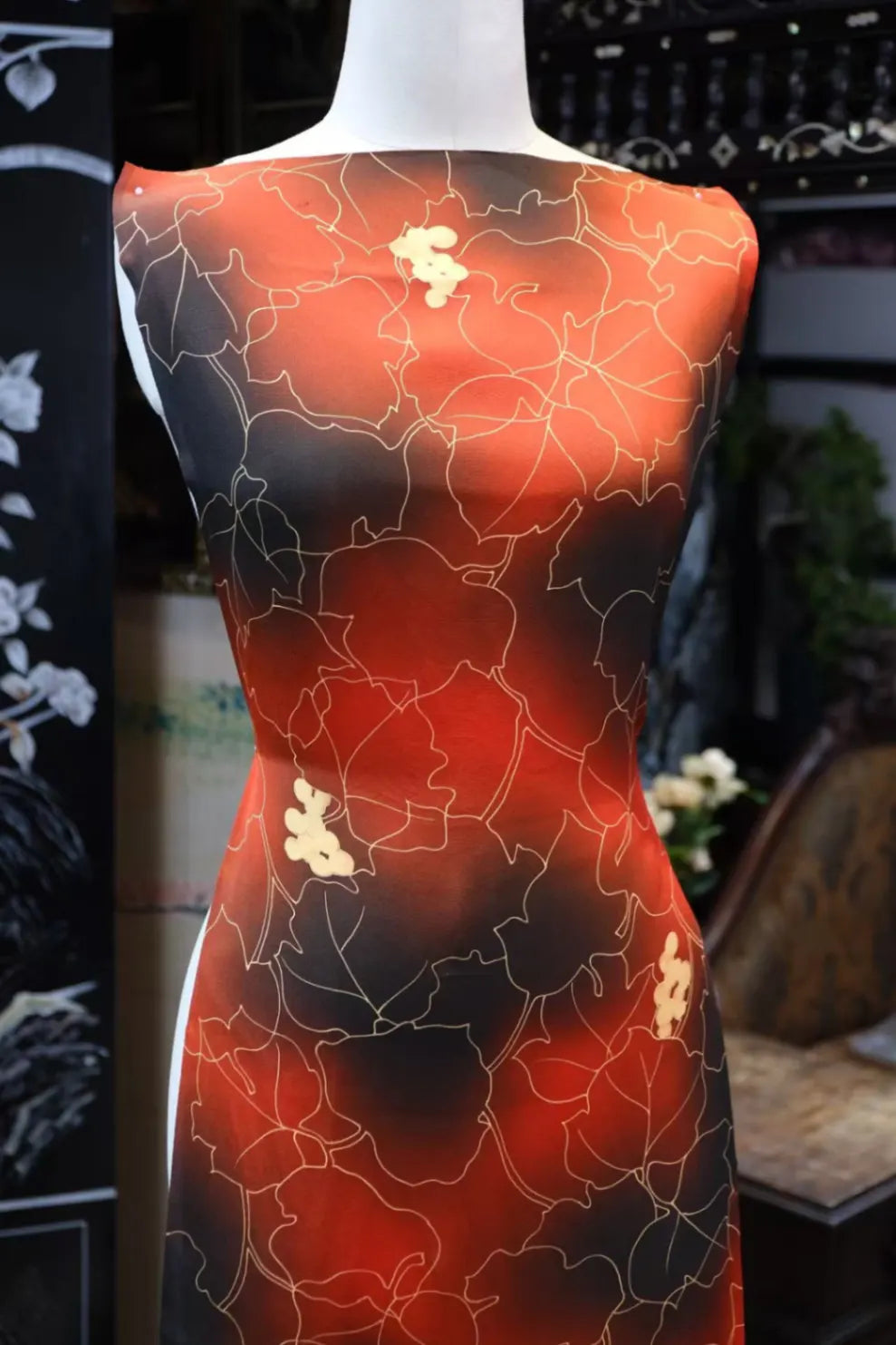赤霞落叶 · 渐变花叶真丝面料 | Scarlet Foliage - Gradient Botanical Silk Fabric