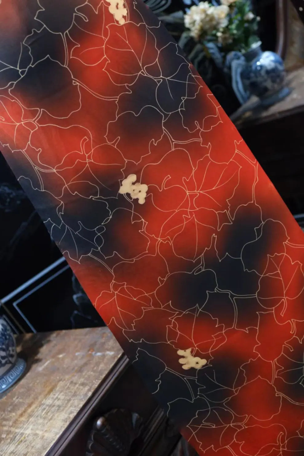 赤霞落叶 · 渐变花叶真丝面料 | Scarlet Foliage - Gradient Botanical Silk Fabric