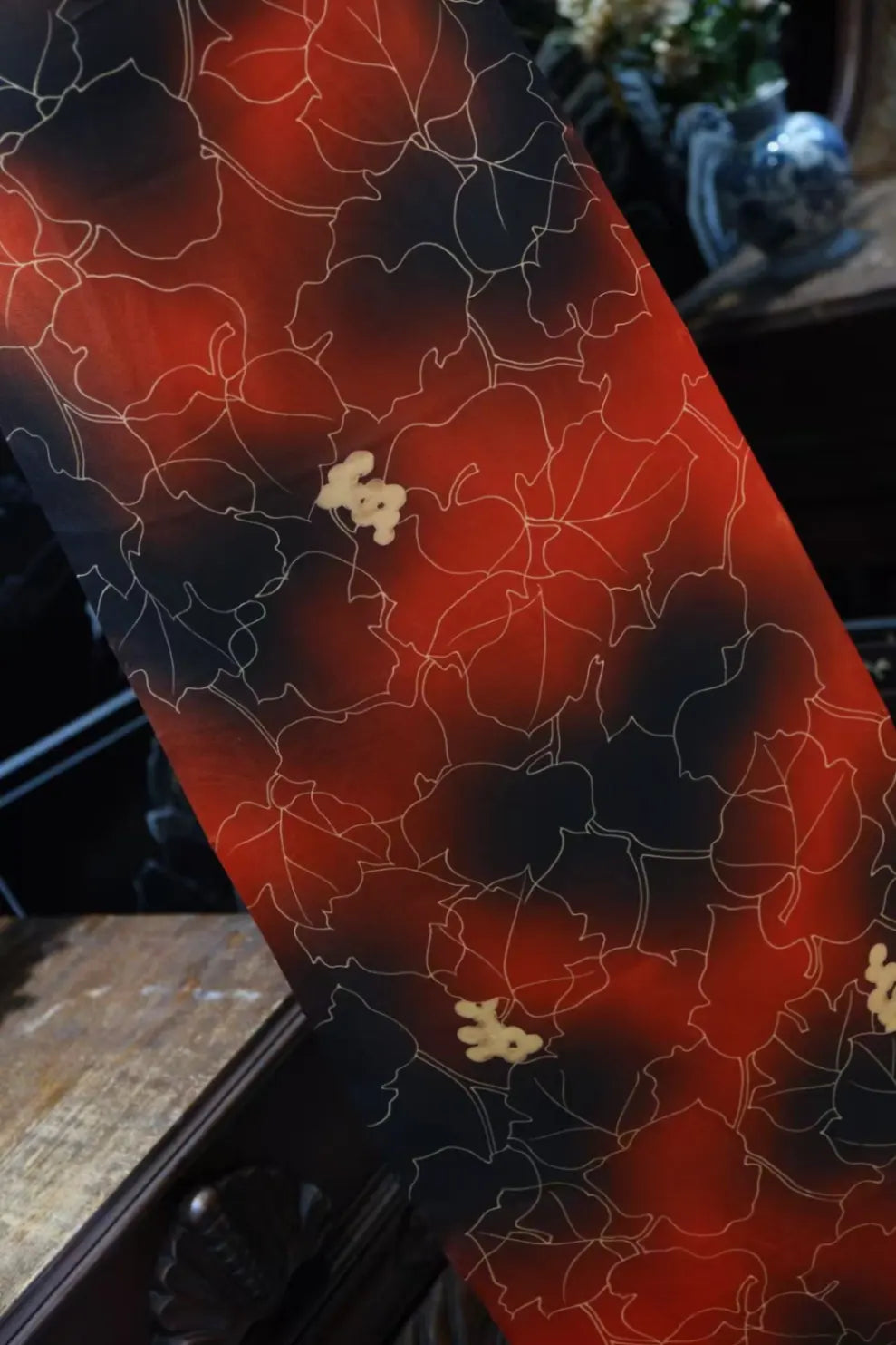 赤霞落叶 · 渐变花叶真丝面料 | Scarlet Foliage - Gradient Botanical Silk Fabric