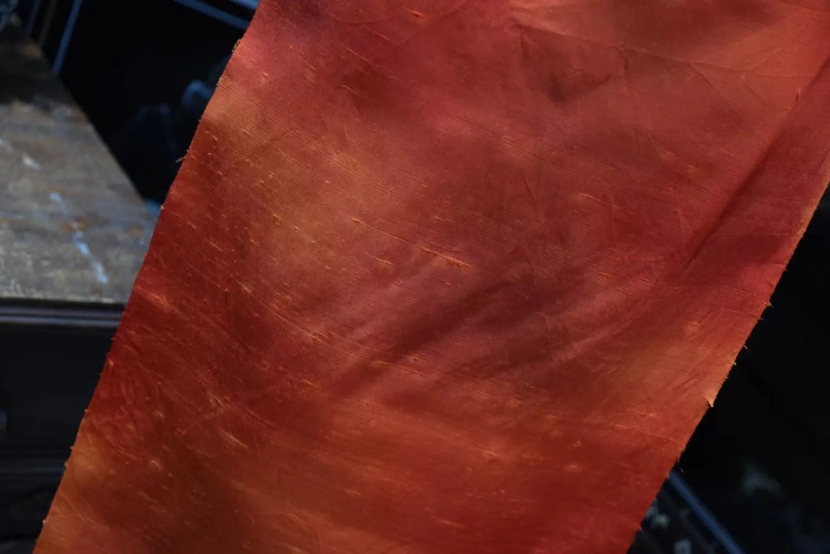 赤霞流光 · 渐变真丝面料 | Scarlet Radiance - Gradient Silk Fabric