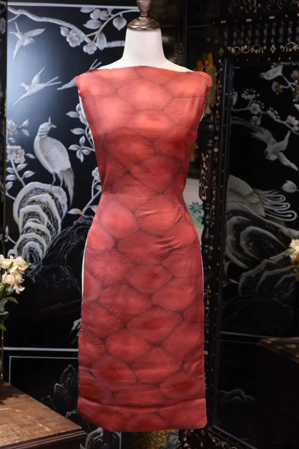 赤霞繁花 · 放射纹理真丝面料 | Scarlet Blossom - Radiating Texture Silk Fabric