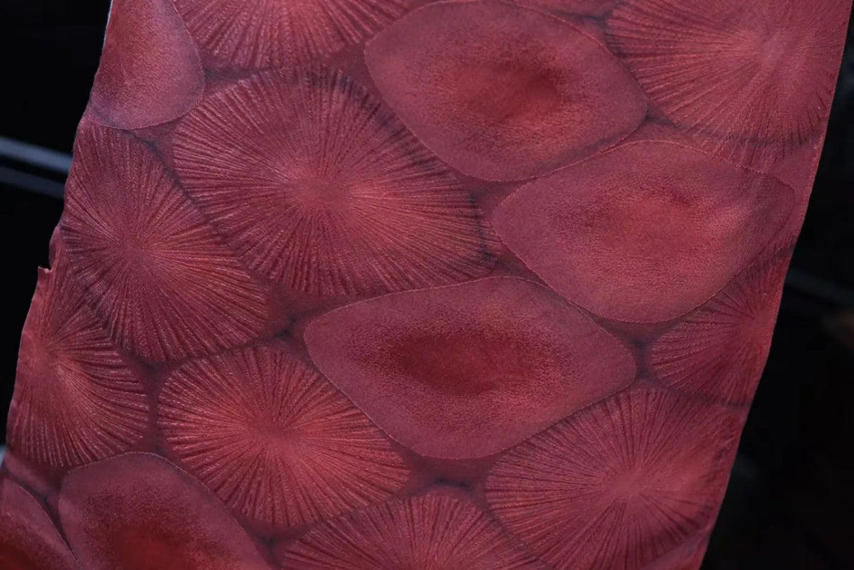 赤霞繁花 · 放射纹理真丝面料 | Scarlet Blossom - Radiating Texture Silk Fabric