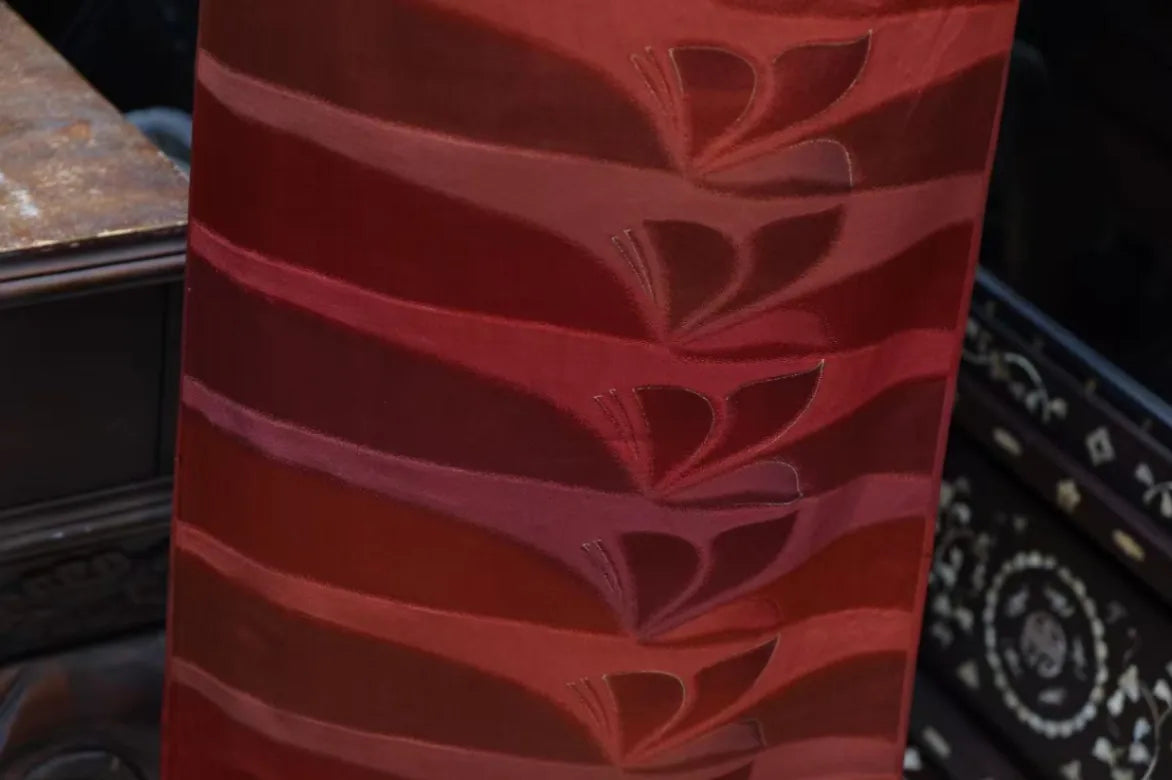 赤霞扇映 · 渐变花叶真丝面料 | Scarlet Fanfare - Gradient Floral Silk Fabric