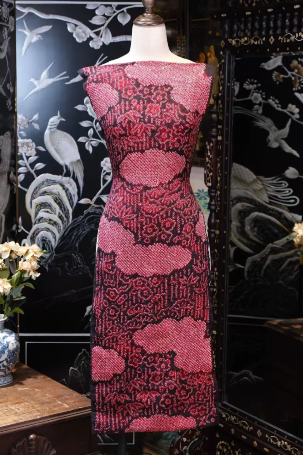 暗夜红阵 · 扎染粒纹真丝面料 | Crimson Constellation - Tie-Dyed Textured Silk Fabric