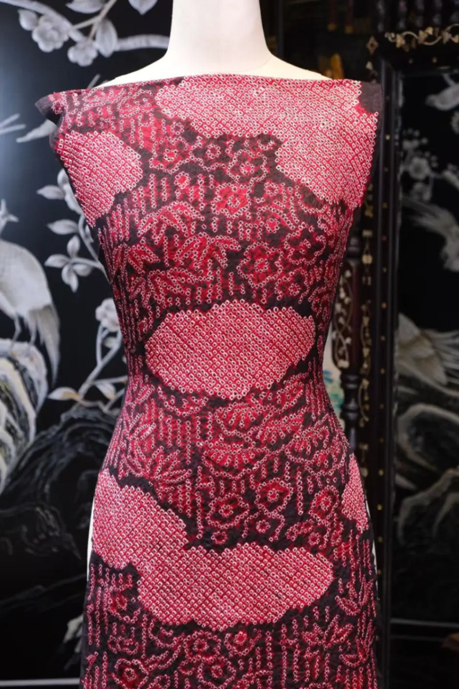 暗夜红阵 · 扎染粒纹真丝面料 | Crimson Constellation - Tie-Dyed Textured Silk Fabric