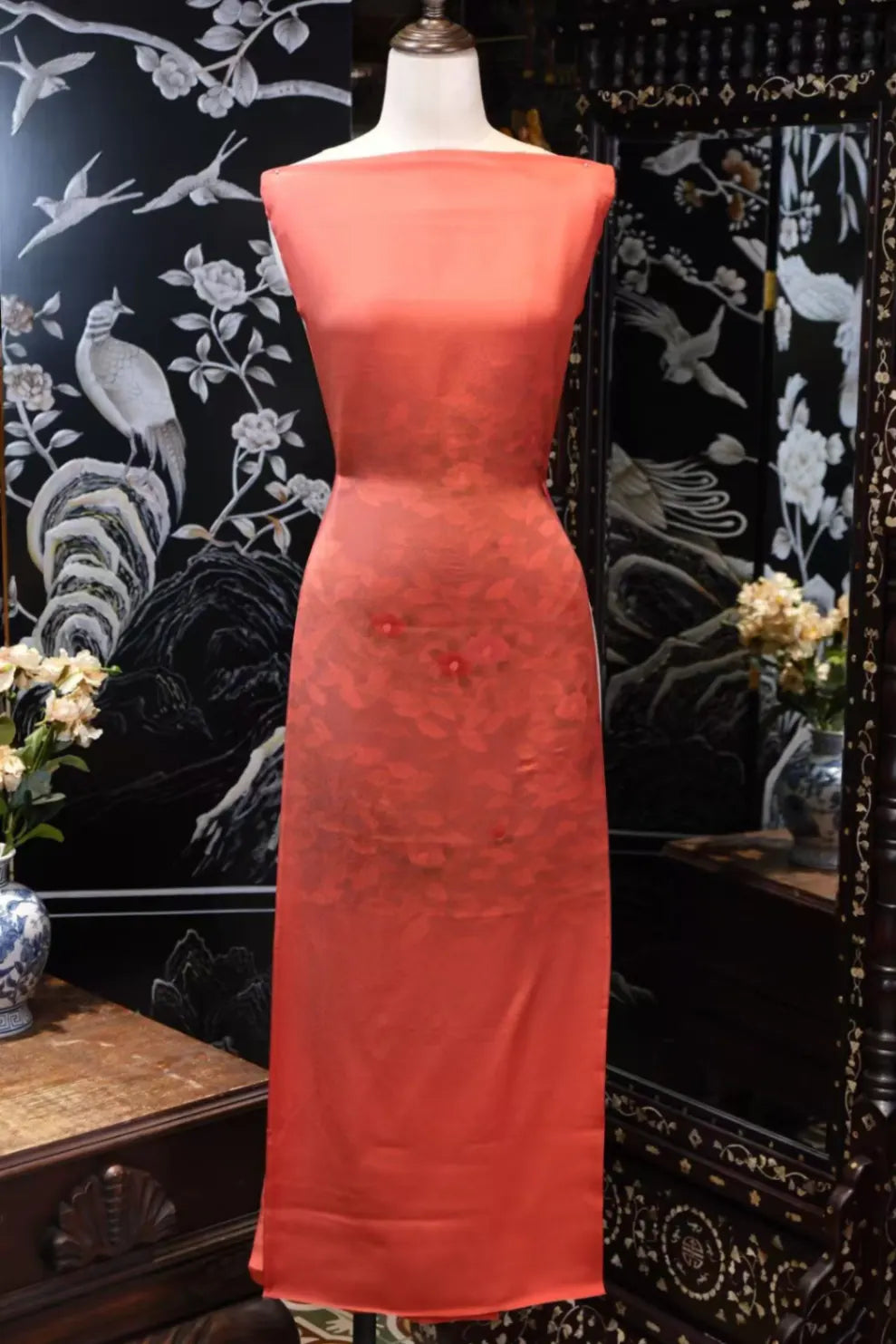 赤霞山茶 · 浮雕花叶真丝面料 | Scarlet Camellia - Embossed Botanical Silk Fabric