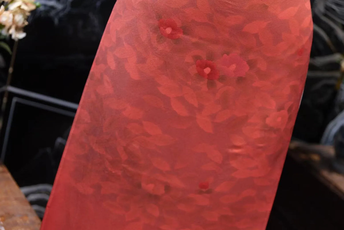 赤霞山茶 · 浮雕花叶真丝面料 | Scarlet Camellia - Embossed Botanical Silk Fabric