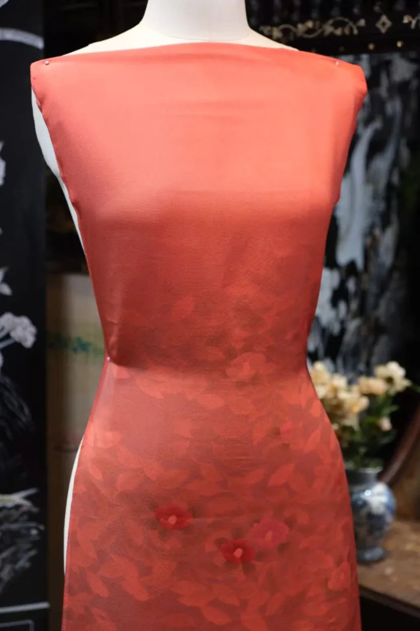 赤霞山茶 · 浮雕花叶真丝面料 | Scarlet Camellia - Embossed Botanical Silk Fabric