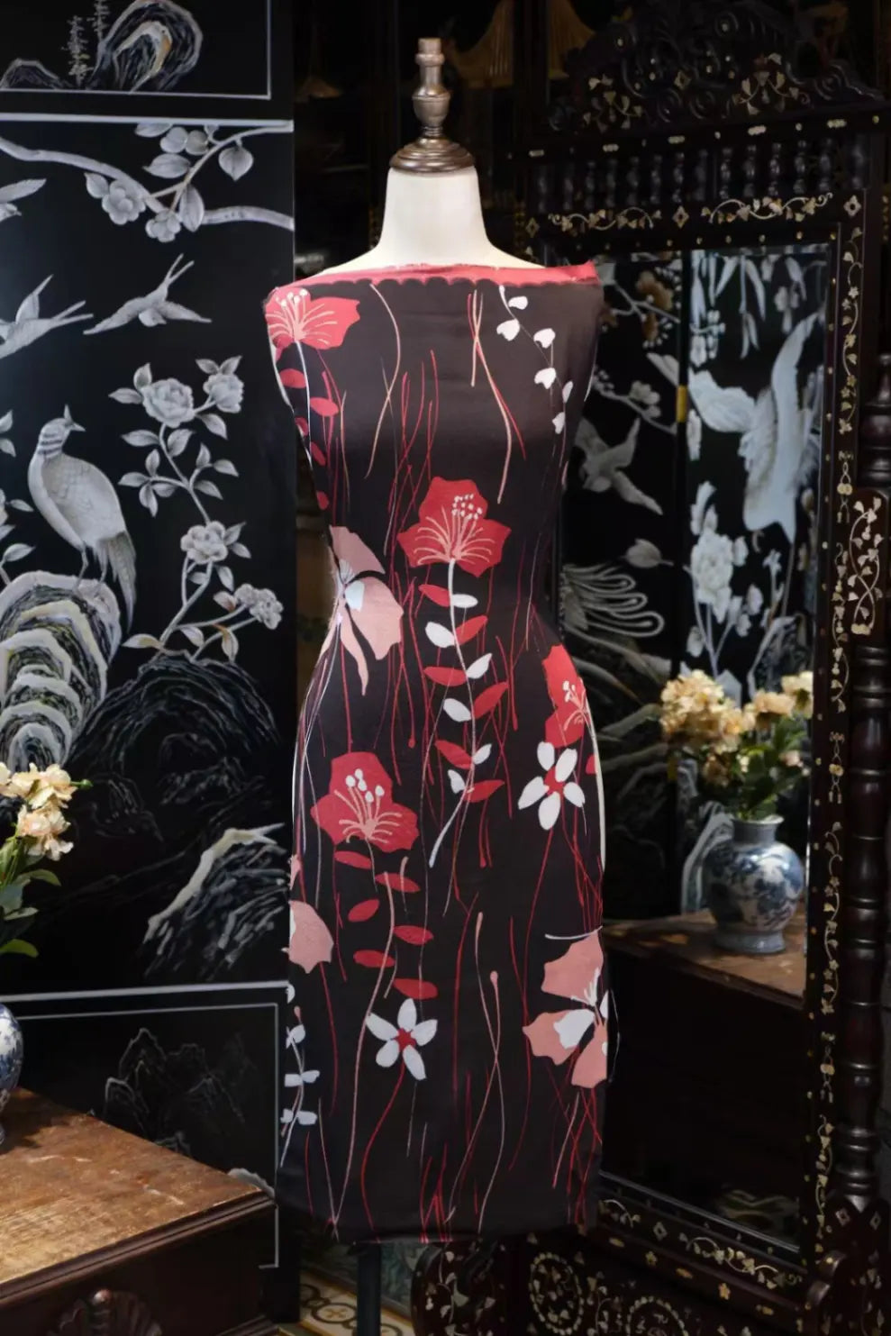 暗夜红枝 · 繁花流苏真丝面料 | Midnight Blossom - Floral Tassel Silk Fabric