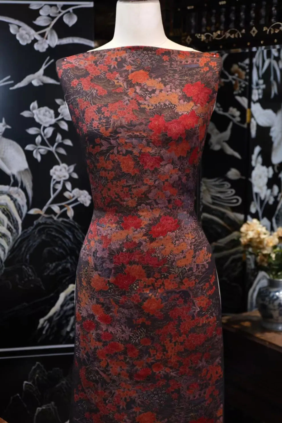 赤霞繁菊 · 织锦真丝面料 | Crimson Chrysanthemum - Woven Brocade Silk Fabric