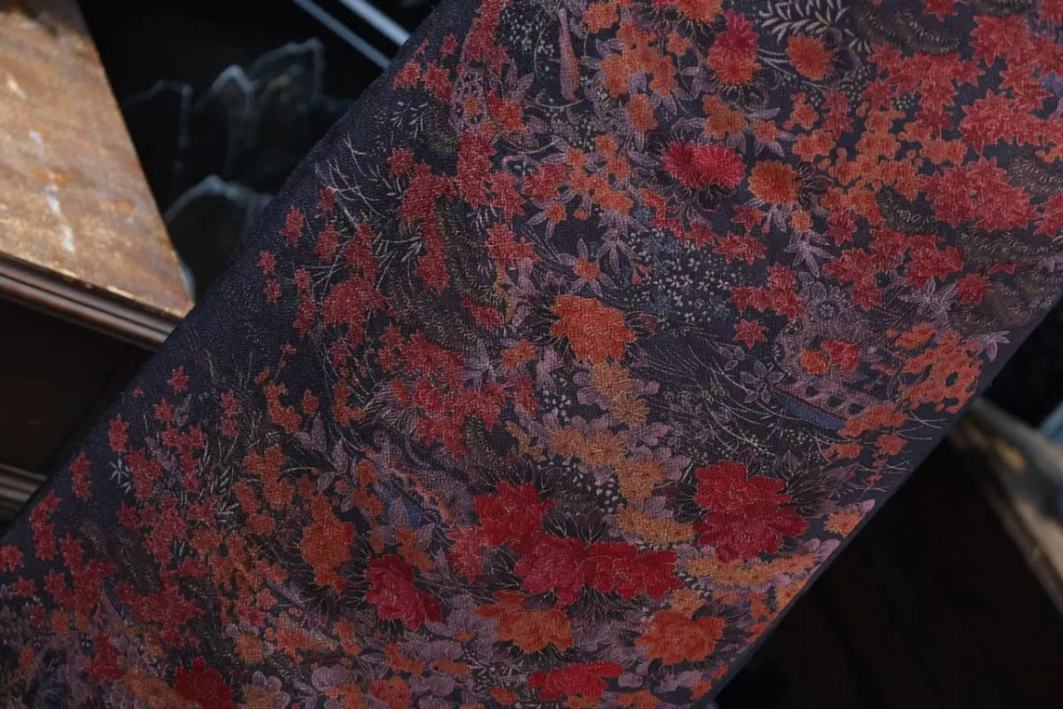 赤霞繁菊 · 织锦真丝面料 | Crimson Chrysanthemum - Woven Brocade Silk Fabric