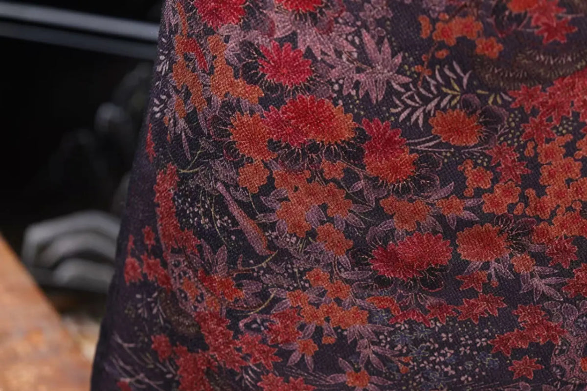 赤霞繁菊 · 织锦真丝面料 | Crimson Chrysanthemum - Woven Brocade Silk Fabric
