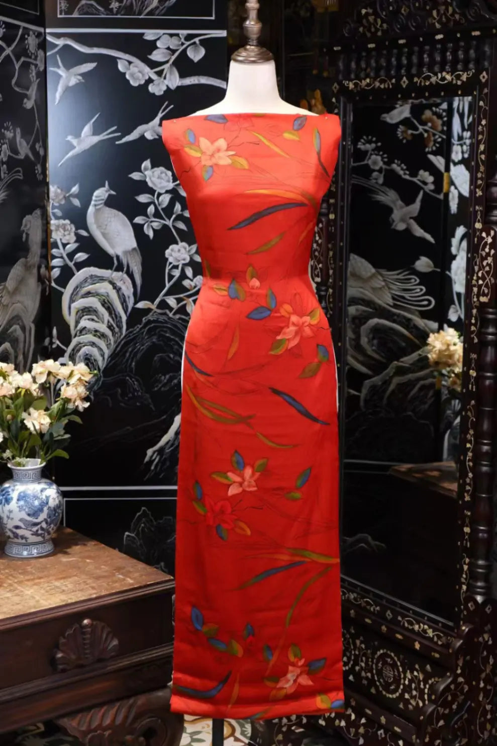 赤霞漫枝 · 渲染花枝真丝面料 | Scarlet Blossom - Gradient Floral Silk Fabric
