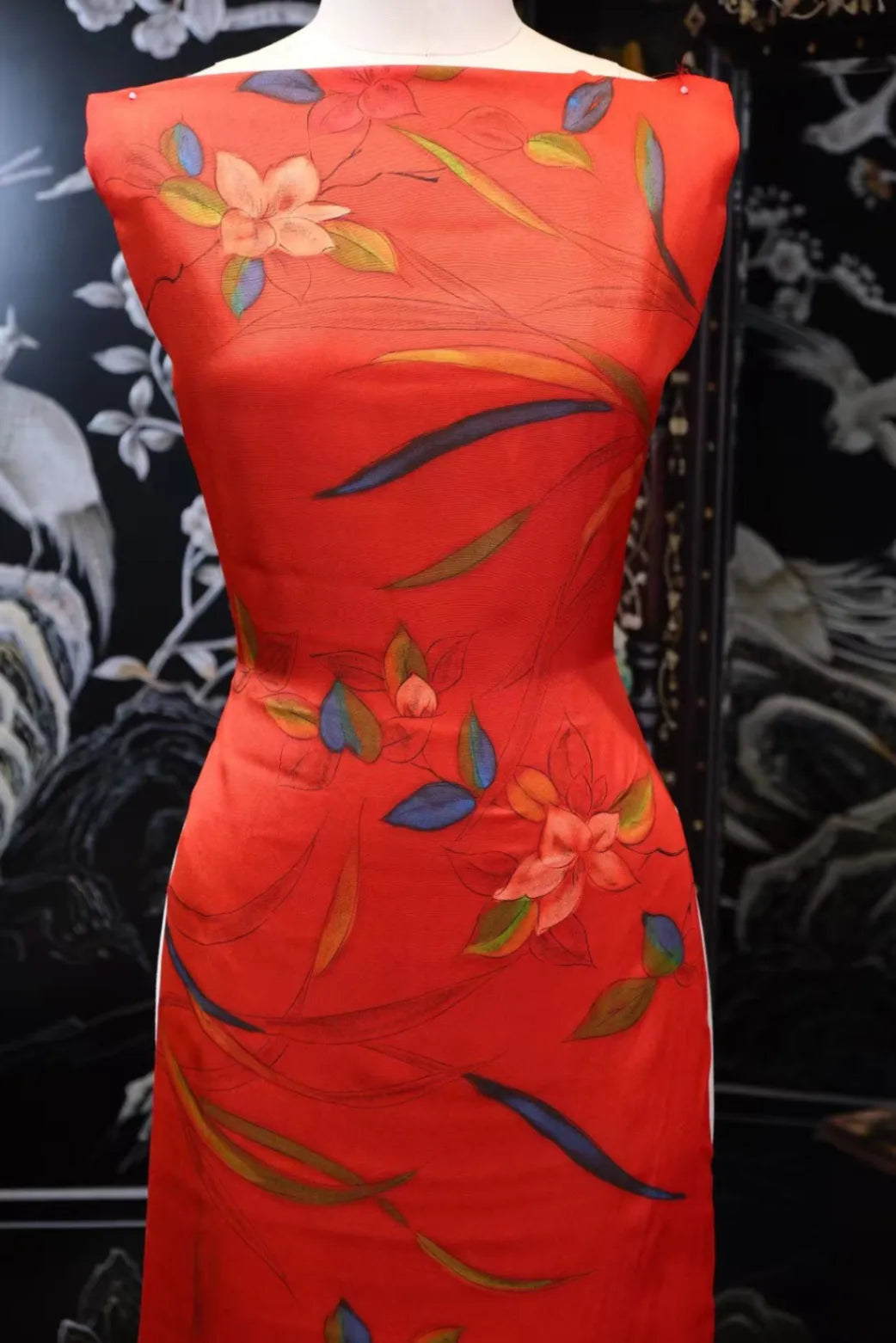赤霞漫枝 · 渲染花枝真丝面料 | Scarlet Blossom - Gradient Floral Silk Fabric