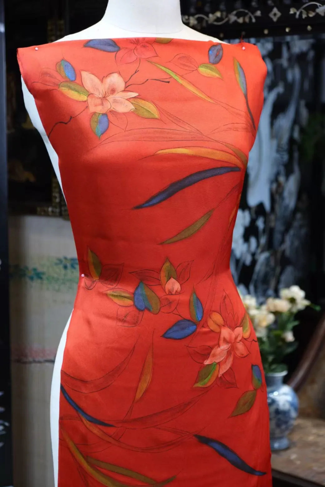 赤霞漫枝 · 渲染花枝真丝面料 | Scarlet Blossom - Gradient Floral Silk Fabric