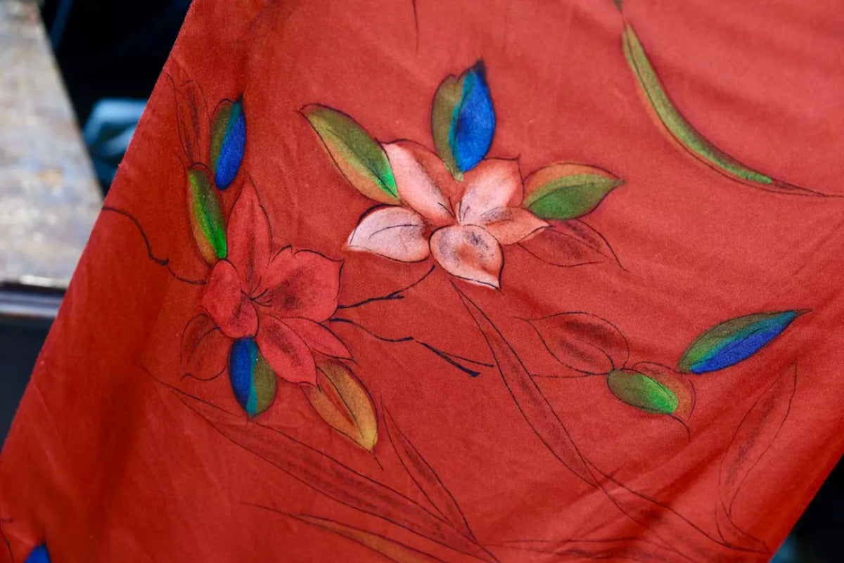 赤霞漫枝 · 渲染花枝真丝面料 | Scarlet Blossom - Gradient Floral Silk Fabric