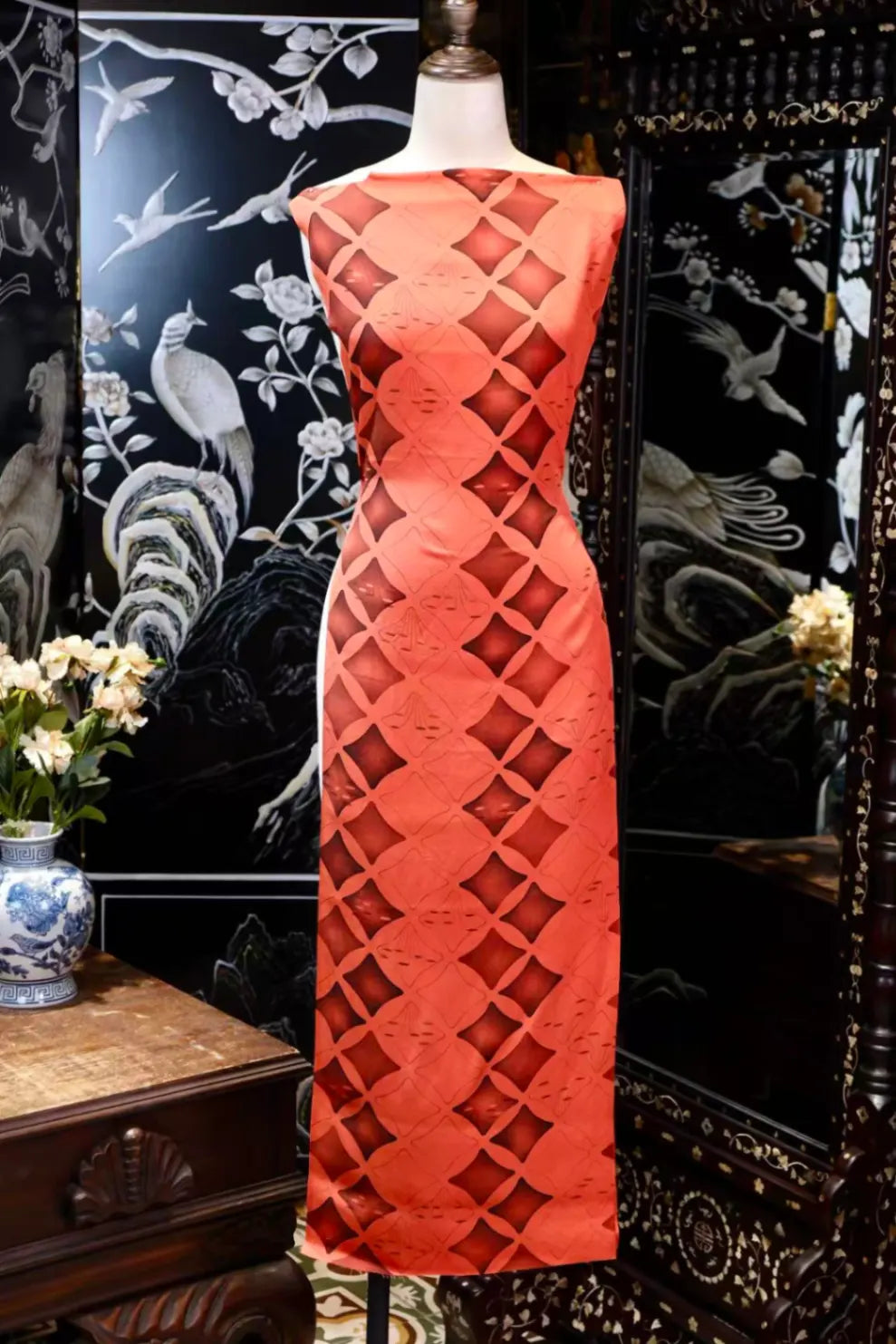 朱红锦阵 · 菱格几何真丝面料 | Vermilion Lattice - Geometric Silk Fabric