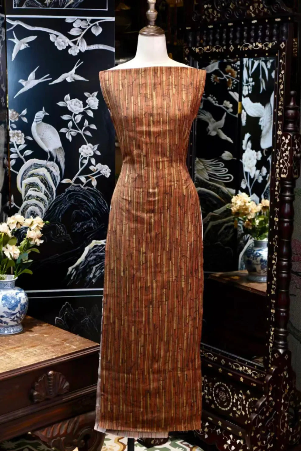 朱砂竖纹 · 冰裂纵彩真丝面料 | Vermilion Stripe - Ice-Cracked Vertical Silk Fabric