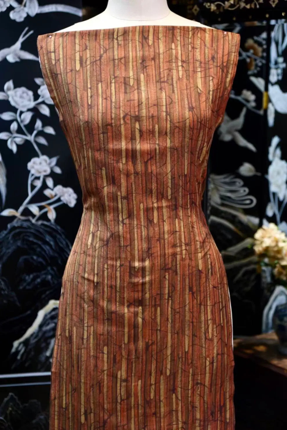 朱砂竖纹 · 冰裂纵彩真丝面料 | Vermilion Stripe - Ice-Cracked Vertical Silk Fabric