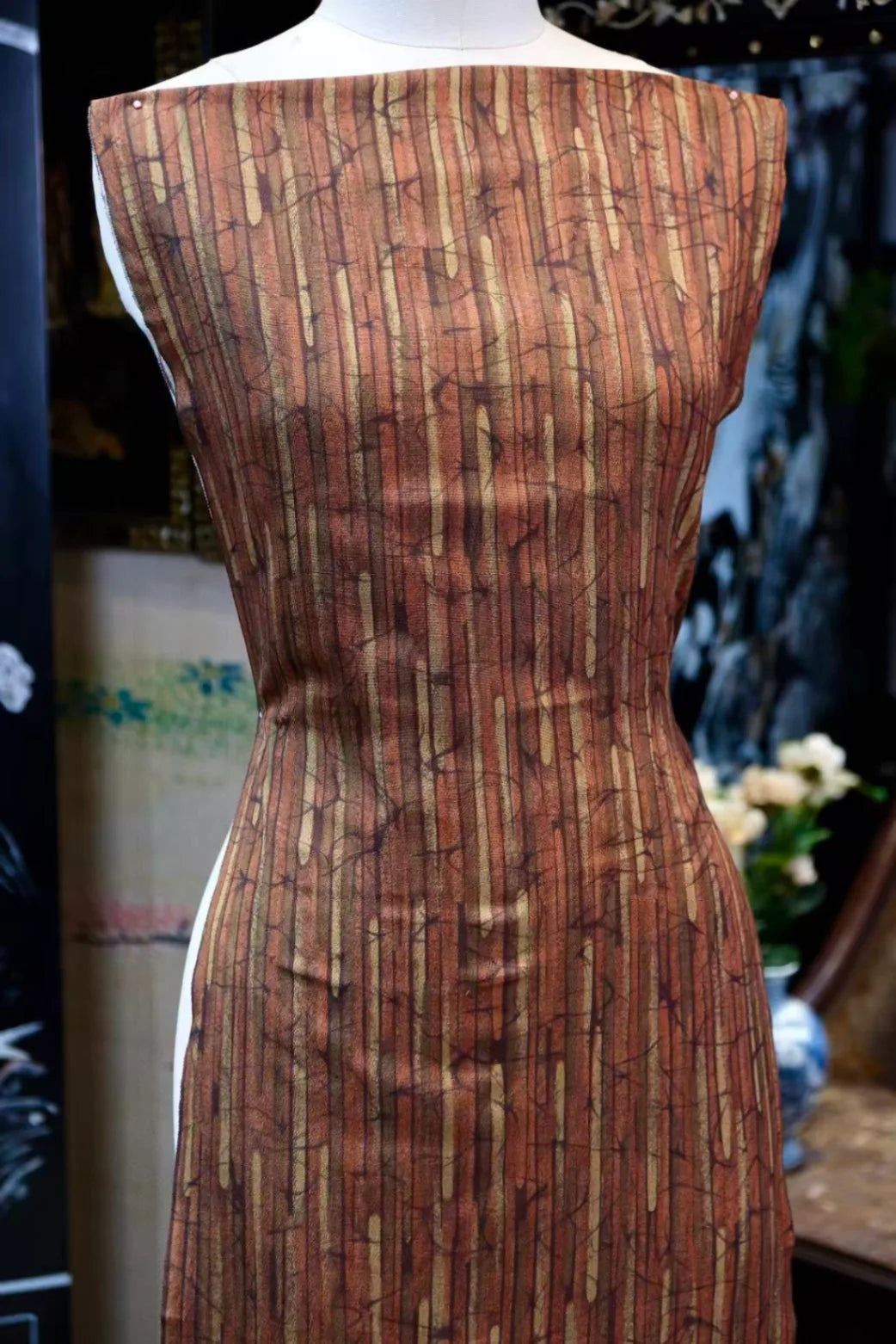 朱砂竖纹 · 冰裂纵彩真丝面料 | Vermilion Stripe - Ice-Cracked Vertical Silk Fabric
