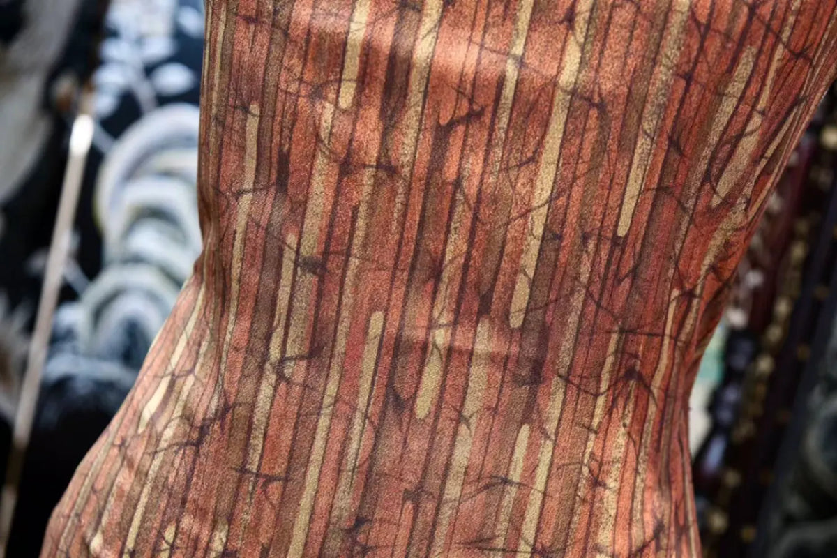 朱砂竖纹 · 冰裂纵彩真丝面料 | Vermilion Stripe - Ice-Cracked Vertical Silk Fabric