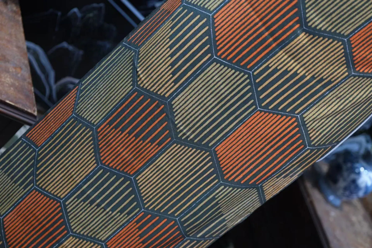琥珀拼贴 · 几何线律真丝面料 | Amber Mosaic - Linear Geometric Silk Fabric