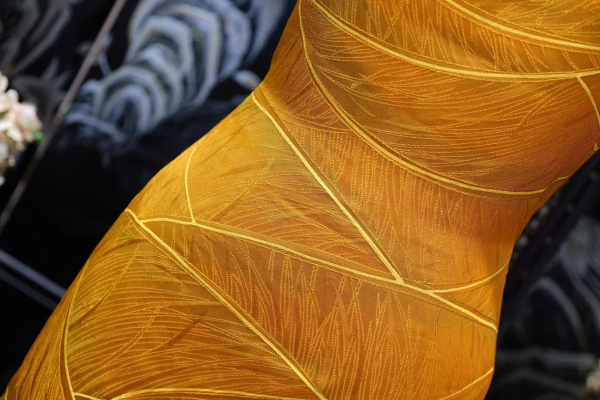 金羽织锦 · 浮雕羽叶真丝面料 | Golden Plumage - Embossed Leaf Silk Fabric