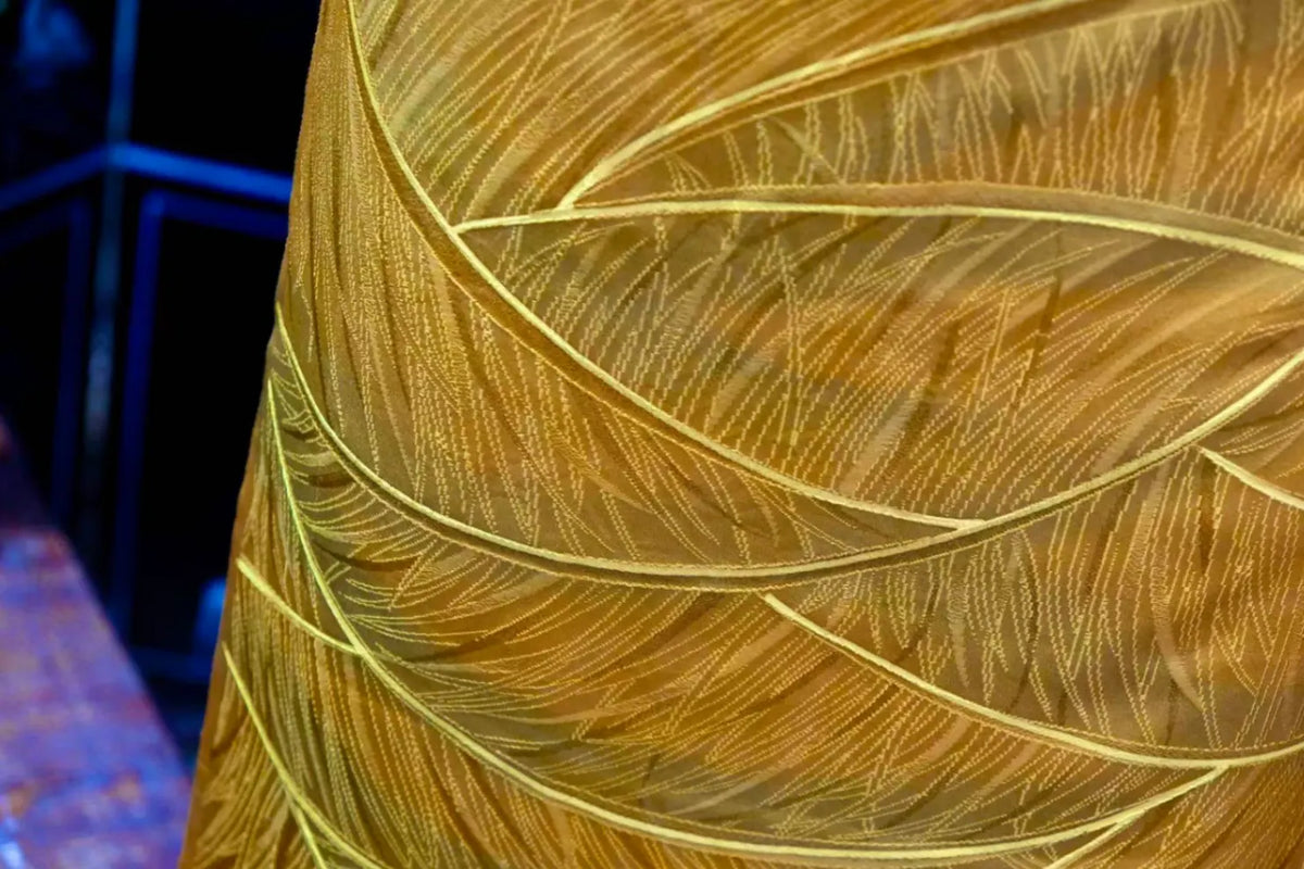 金羽织锦 · 浮雕羽叶真丝面料 | Golden Plumage - Embossed Leaf Silk Fabric