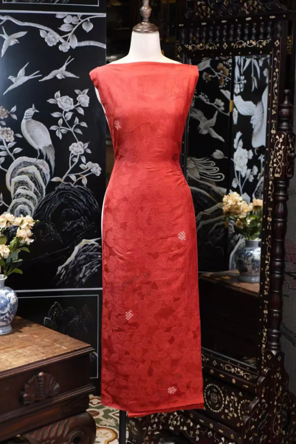 赤霞浮影 · 提花枝叶真丝面料 | Scarlet Leaf Shadow - Jacquard Leaf Silk Fabric