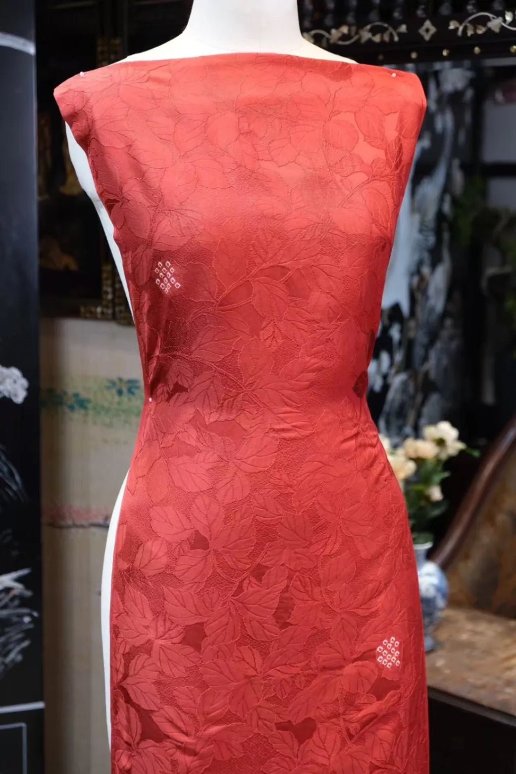 赤霞浮影 · 提花枝叶真丝面料 | Scarlet Leaf Shadow - Jacquard Leaf Silk Fabric