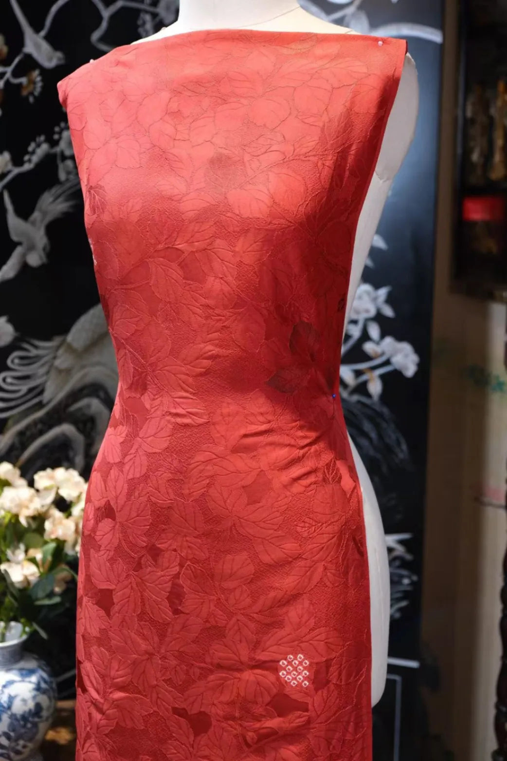 赤霞浮影 · 提花枝叶真丝面料 | Scarlet Leaf Shadow - Jacquard Leaf Silk Fabric