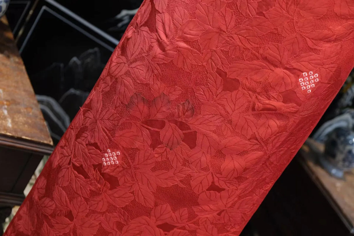 赤霞浮影 · 提花枝叶真丝面料 | Scarlet Leaf Shadow - Jacquard Leaf Silk Fabric